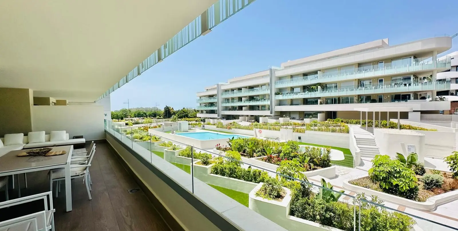 Sale of middle floor apartment in San Pedro de Alcántara 15