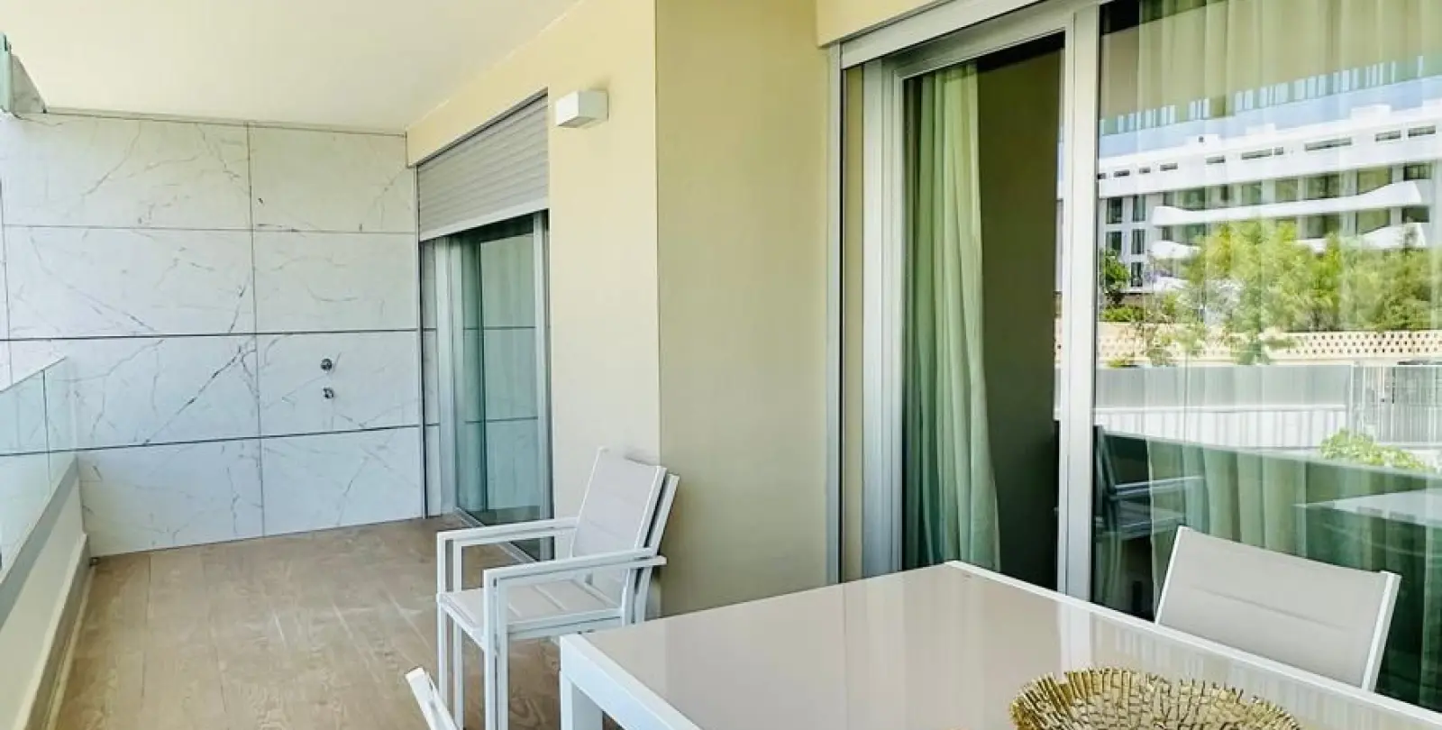 Sale of middle floor apartment in San Pedro de Alcántara 16