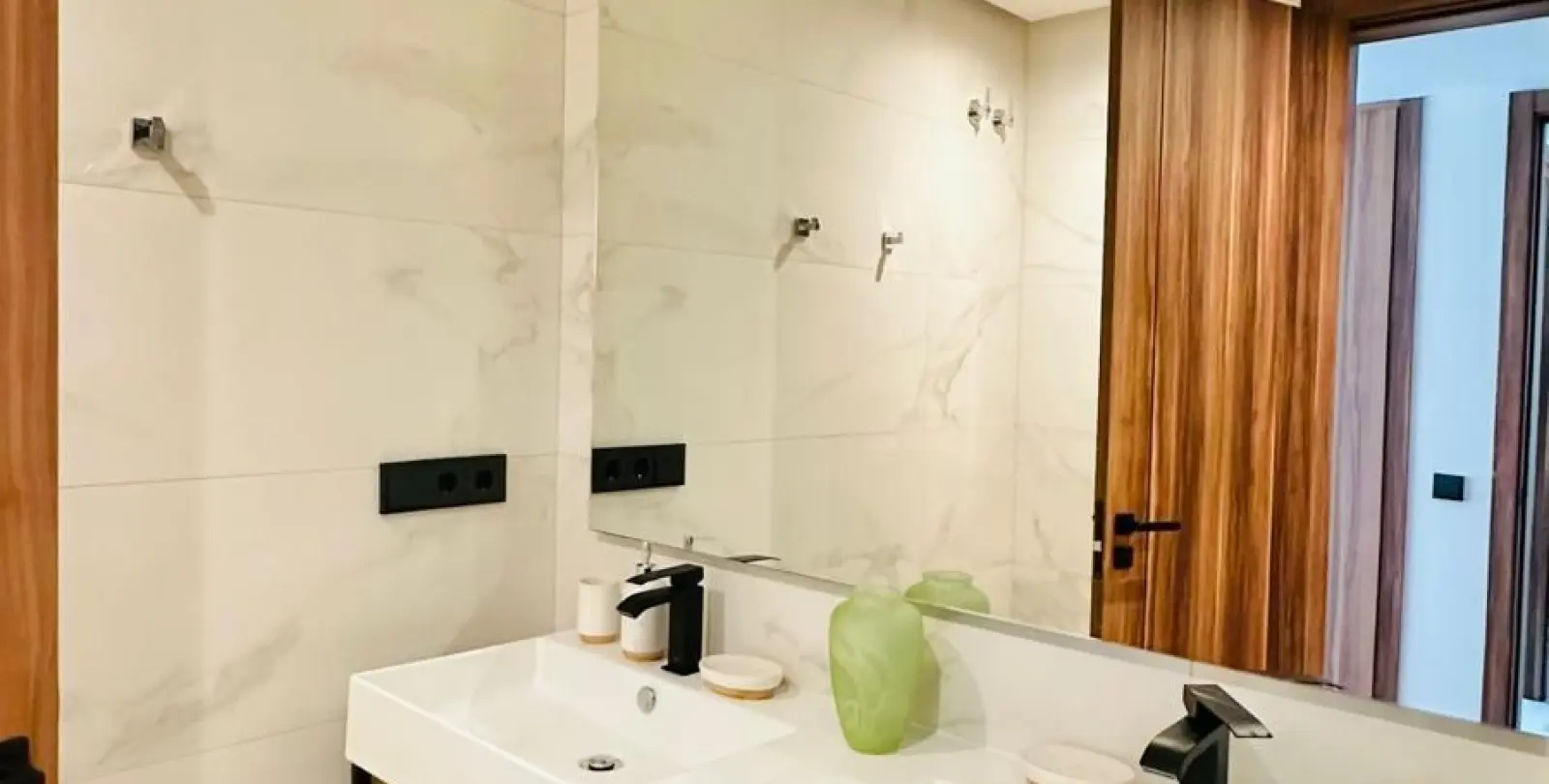 Sale of middle floor apartment in San Pedro de Alcántara 17