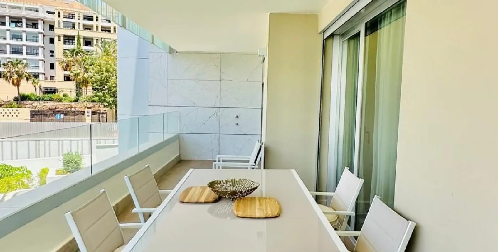 Sale of middle floor apartment in San Pedro de Alcántara 18