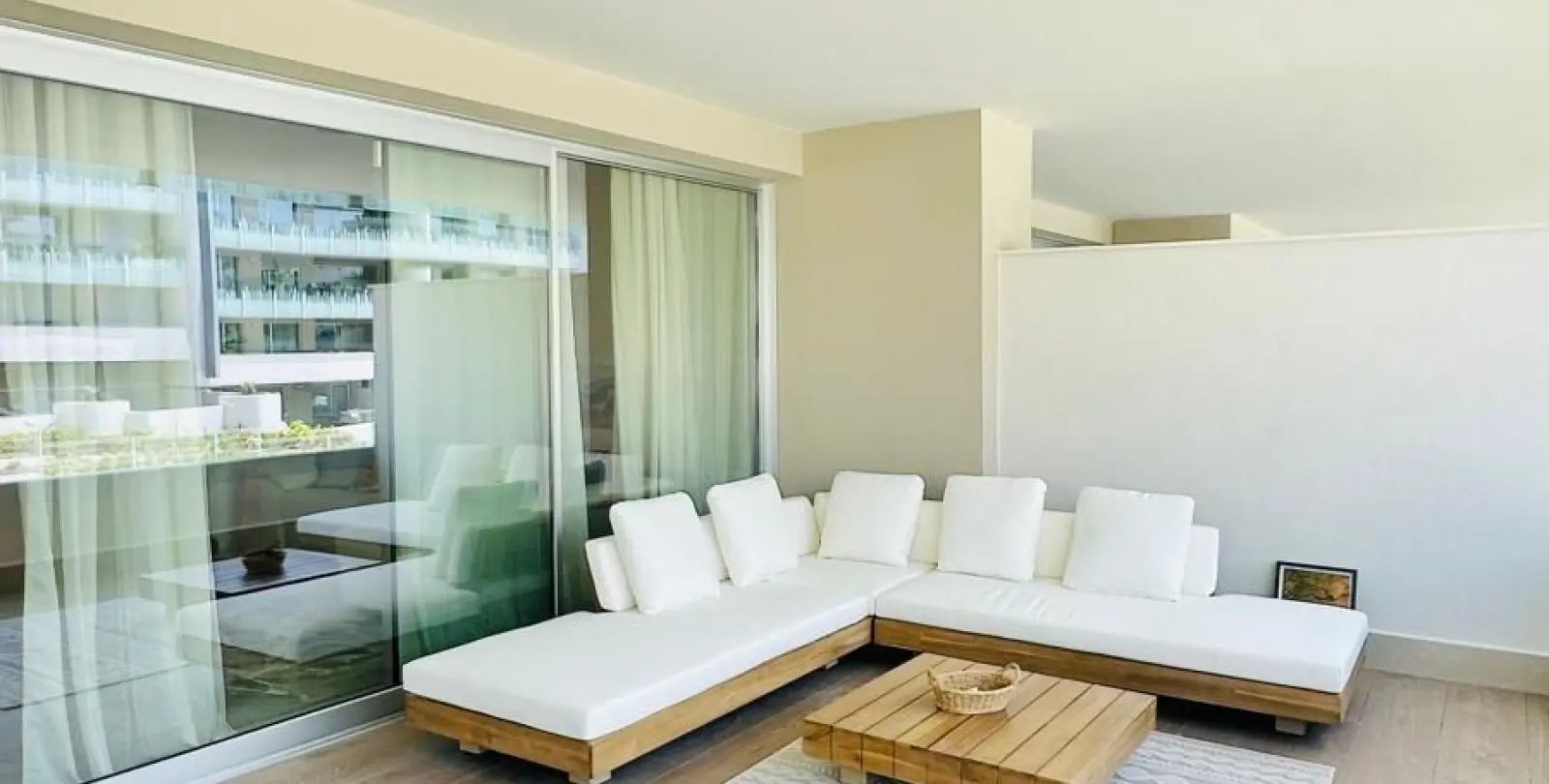 Sale of middle floor apartment in San Pedro de Alcántara 19
