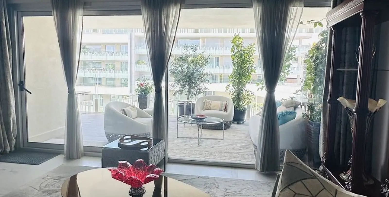 Sale of middle floor apartment in San Pedro de Alcántara 24