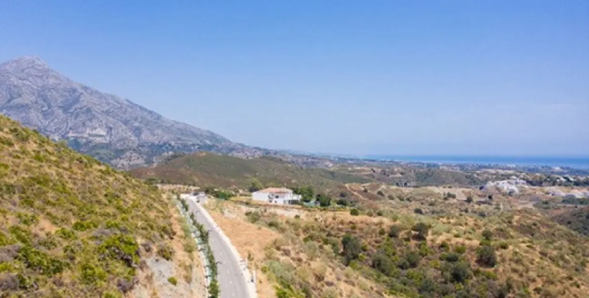 Sale of residential plot in Benahavís 6