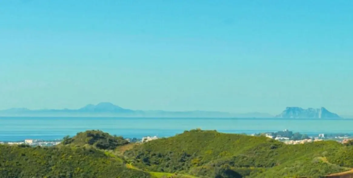 Sale of residential plot in Benahavís 1