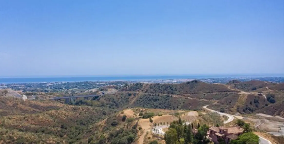 Sale of residential plot in Benahavís 8