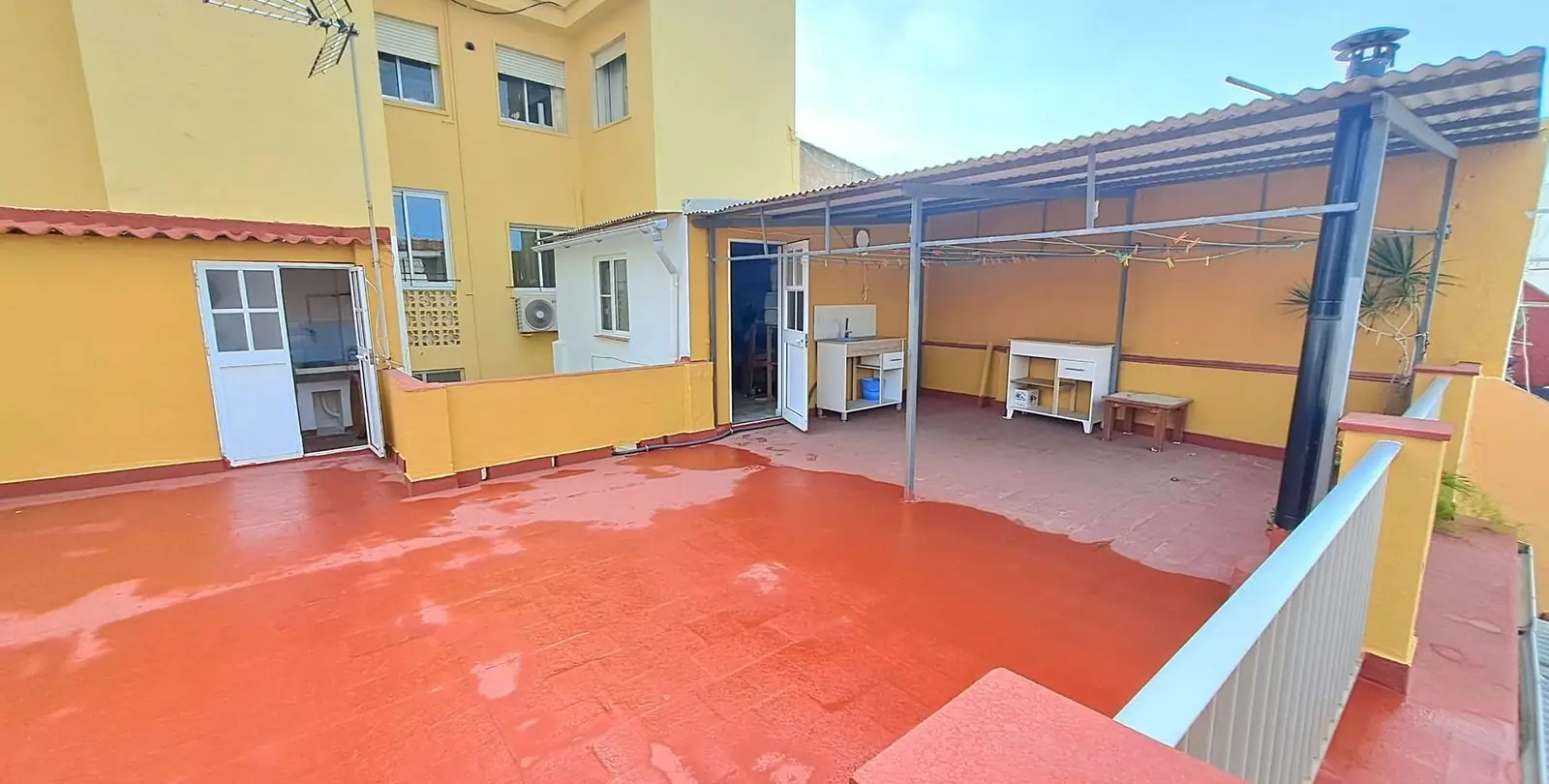 Sale of middle floor apartment in Fuengirola 1