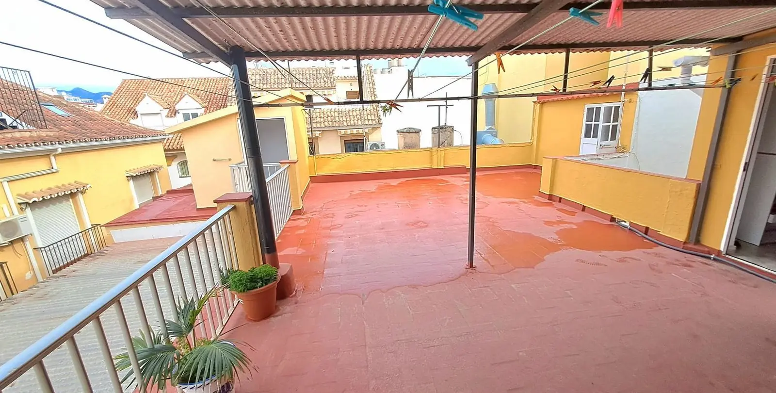 Sale of middle floor apartment in Fuengirola 2