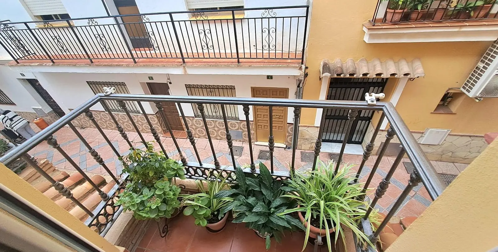 Sale of middle floor apartment in Fuengirola 6