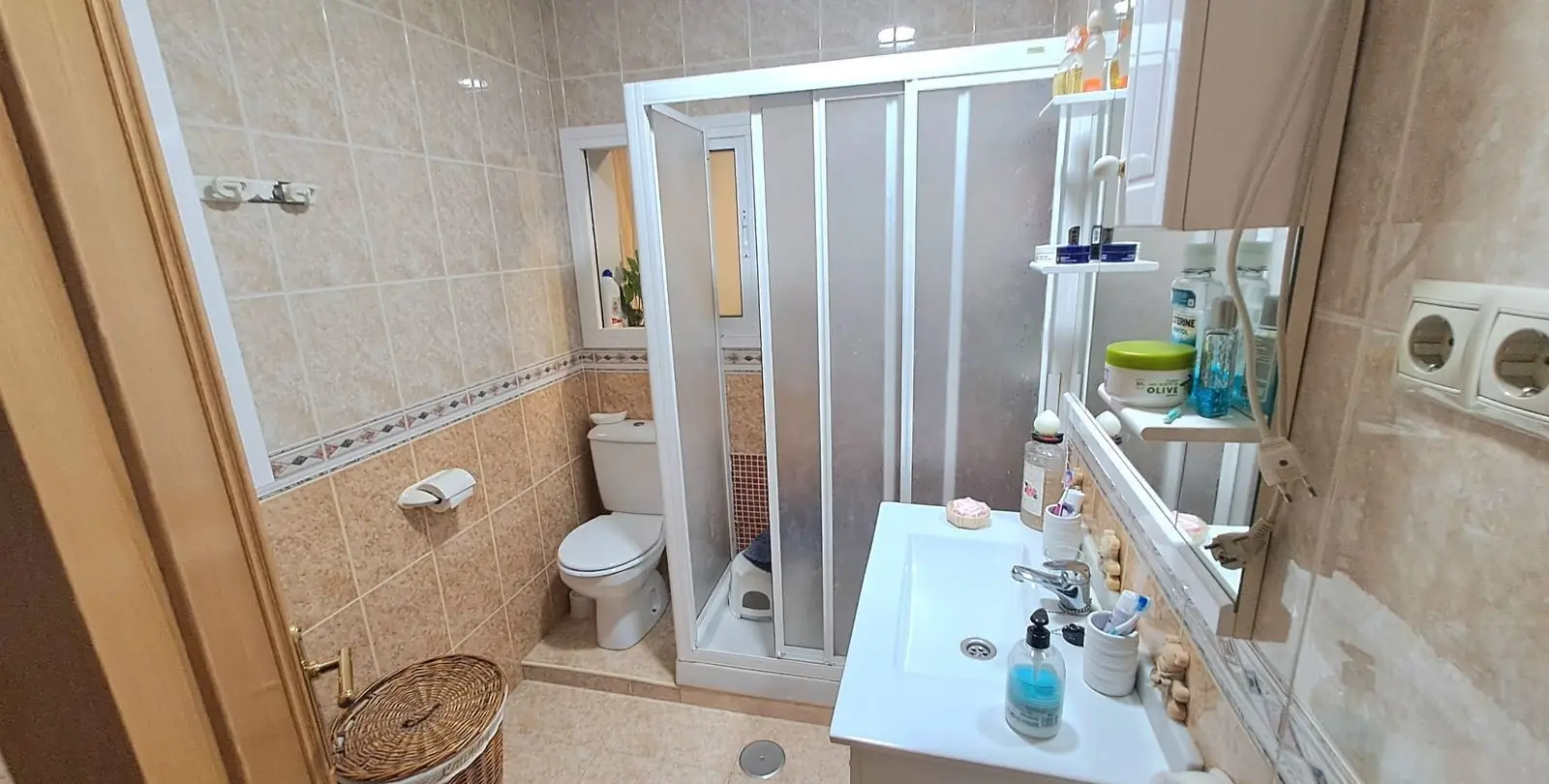 Sale of middle floor apartment in Fuengirola 12