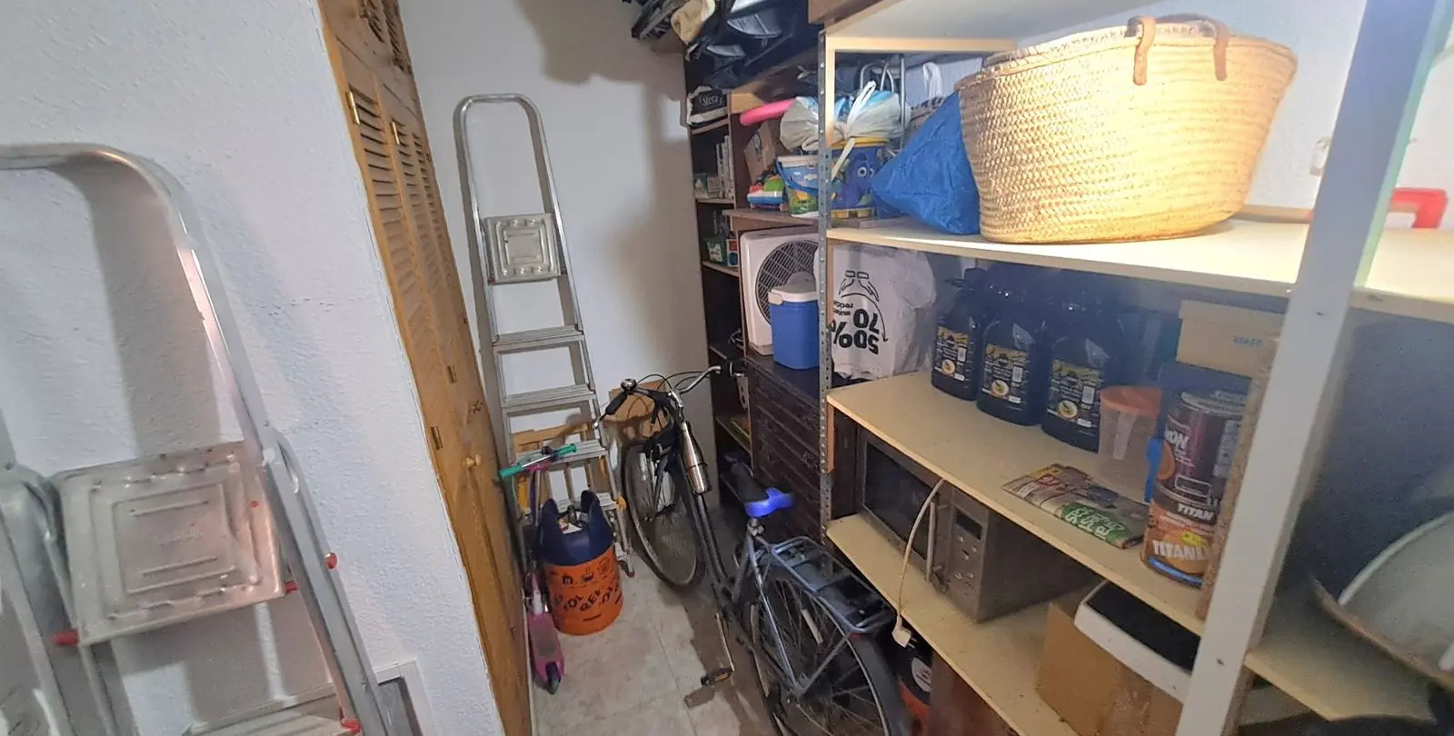 Sale of middle floor apartment in Fuengirola 26