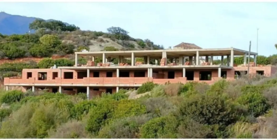 Продажа  жилого участка в Casares 1