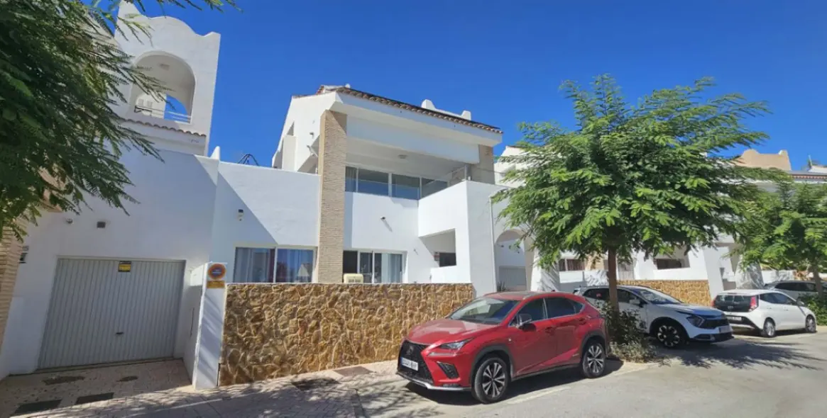 Продажа  отдельно стоящей виллы в Benalmadena 2