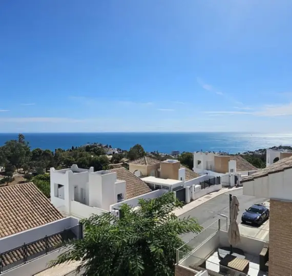 Продажа  отдельно стоящей виллы в Benalmadena