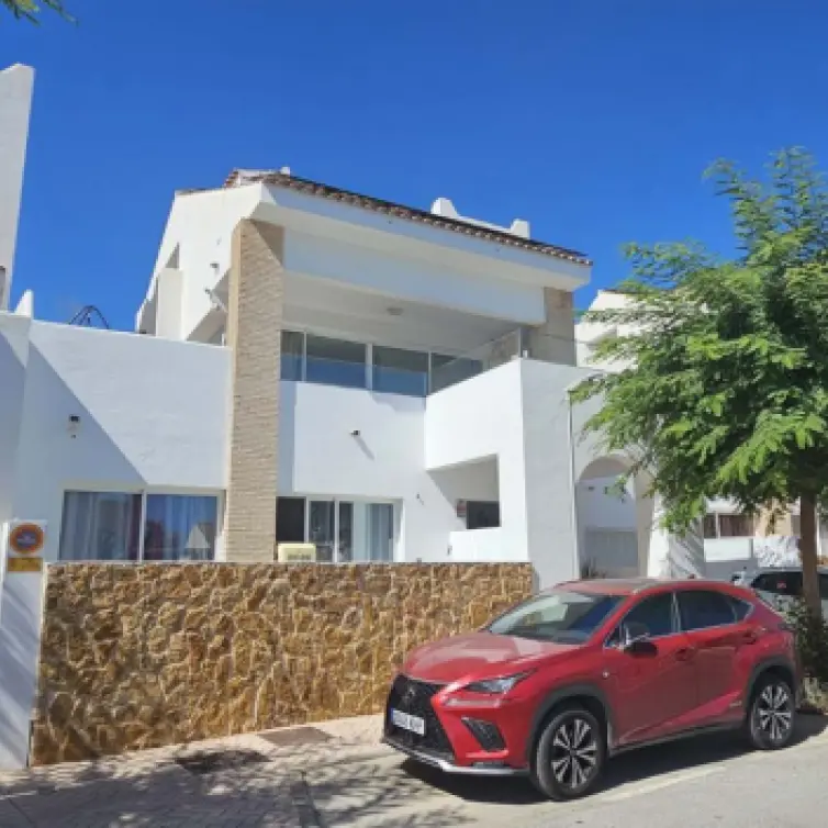 Sale of detached villa in Benalmadena