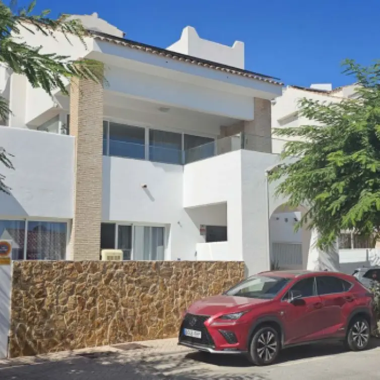 Sale of detached villa in Benalmadena