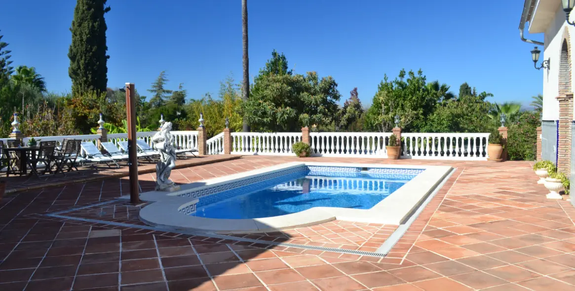 Продажа  отдельно стоящей виллы в Alhaurín de la Torre 1