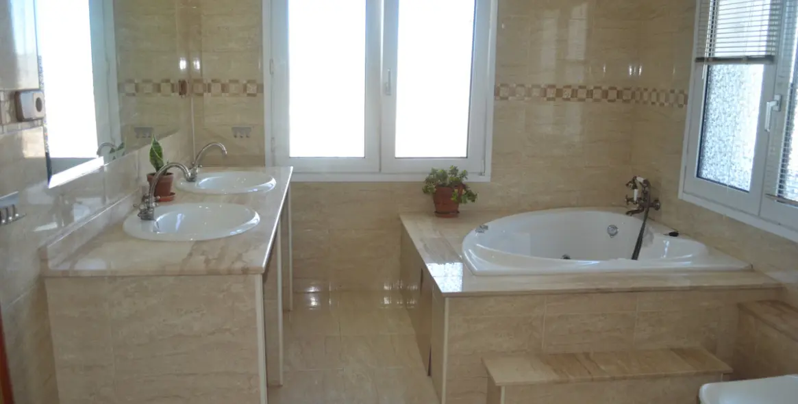 Продажа  отдельно стоящей виллы в Alhaurín de la Torre 18