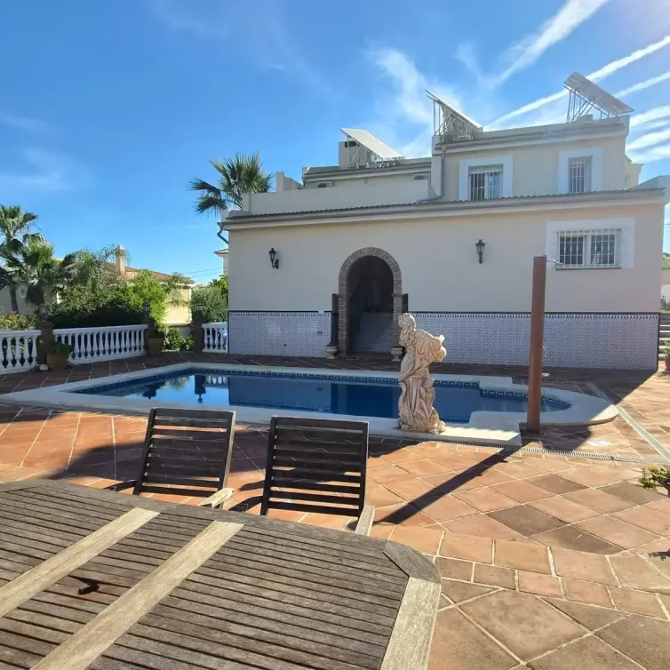 Sale of detached villa in Alhaurín de la Torre