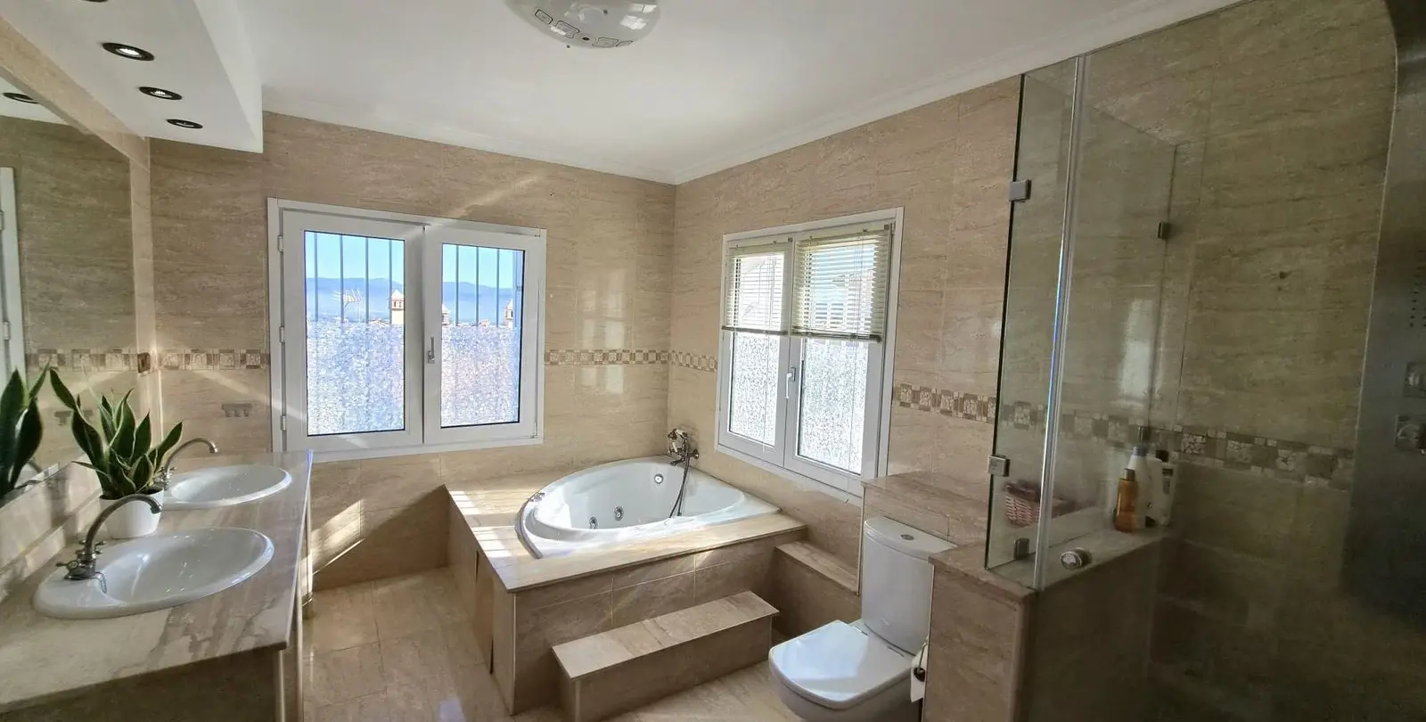 Продажа  отдельно стоящей виллы в Alhaurín de la Torre 36
