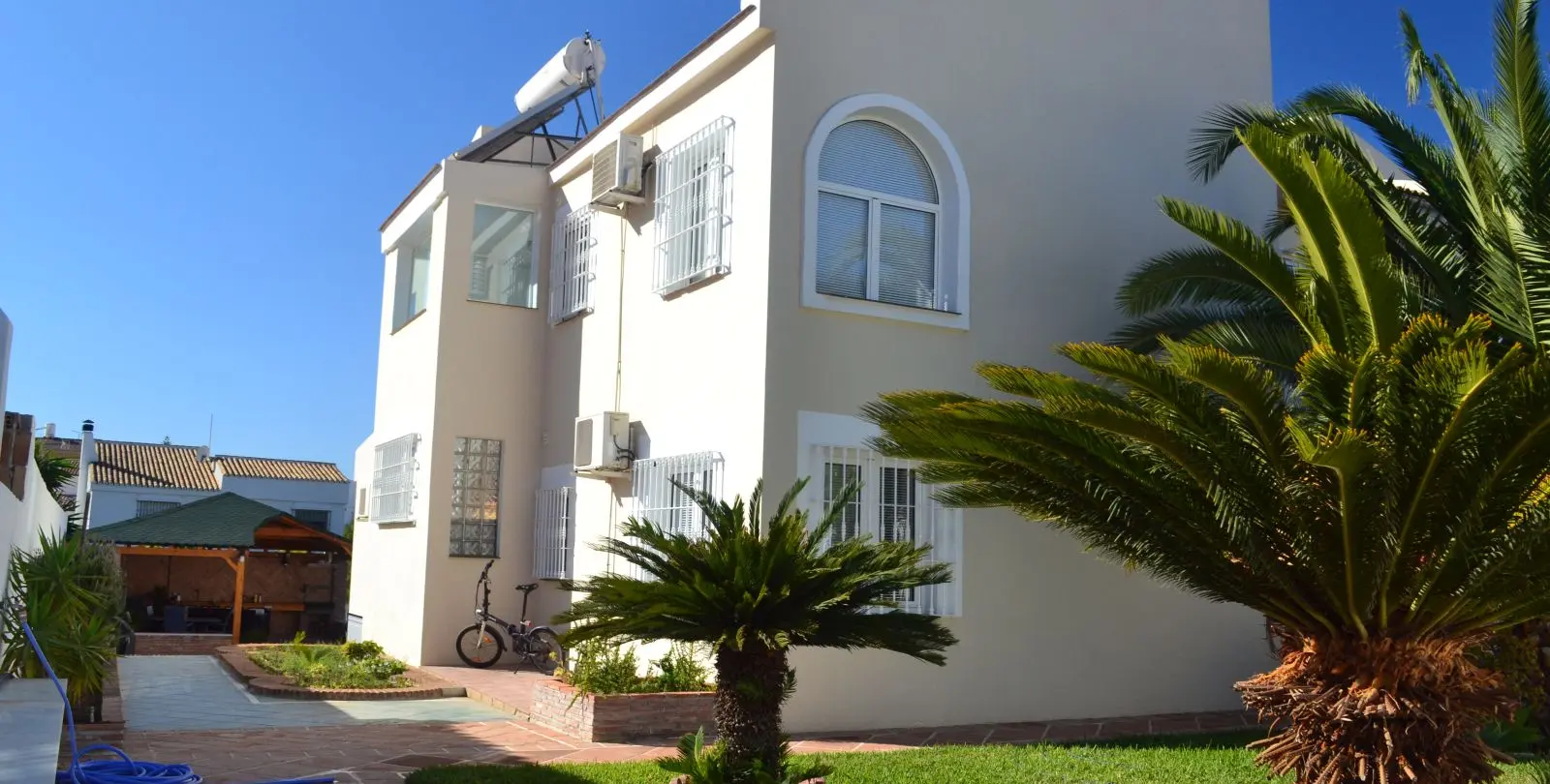 Продажа  отдельно стоящей виллы в Alhaurín de la Torre 53