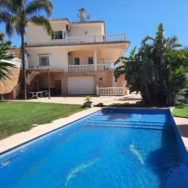 Продажа  отдельно стоящей виллы в Mijas Golf