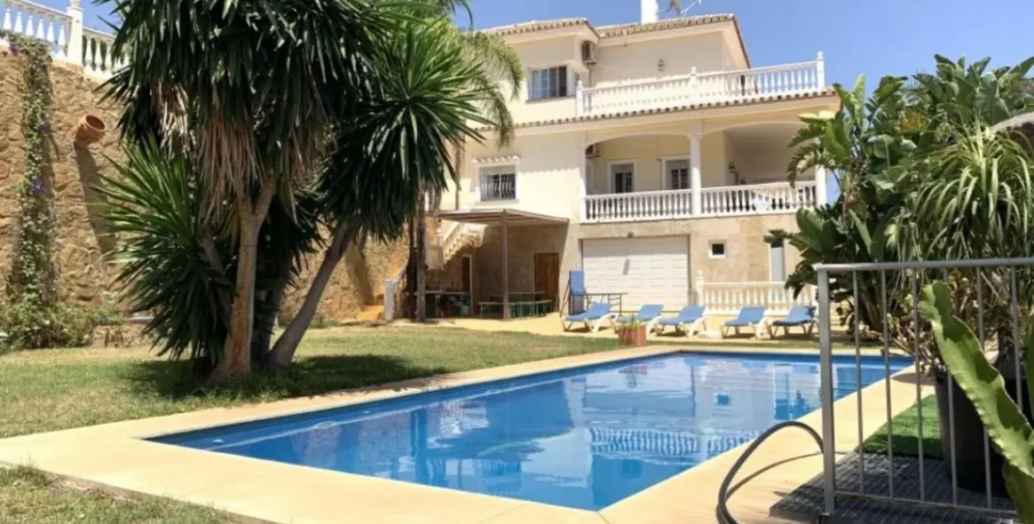 Продажа  отдельно стоящей виллы в Mijas Golf 2
