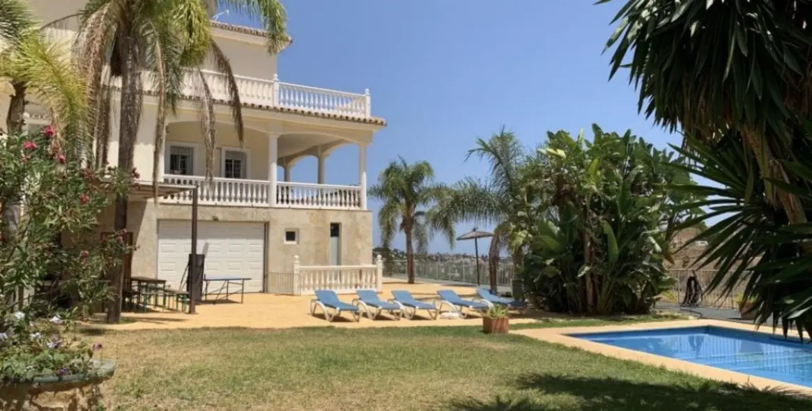 Sale of detached villa in Mijas Golf 25