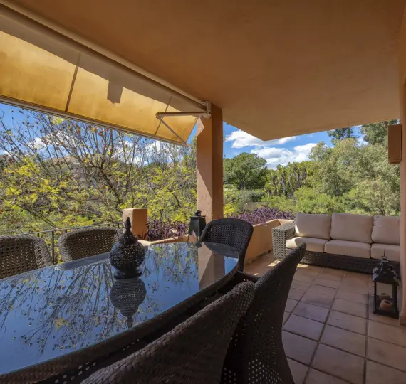 Продажа апартаментов на среднем этаже в Marbella