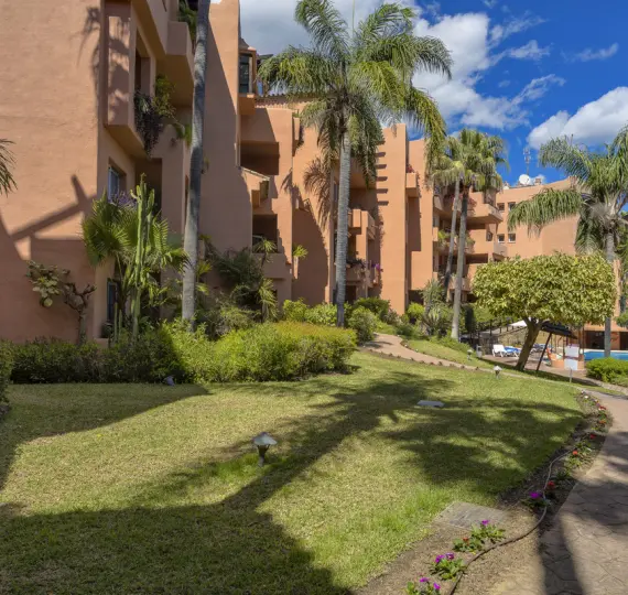 Продажа апартаментов на среднем этаже в Marbella