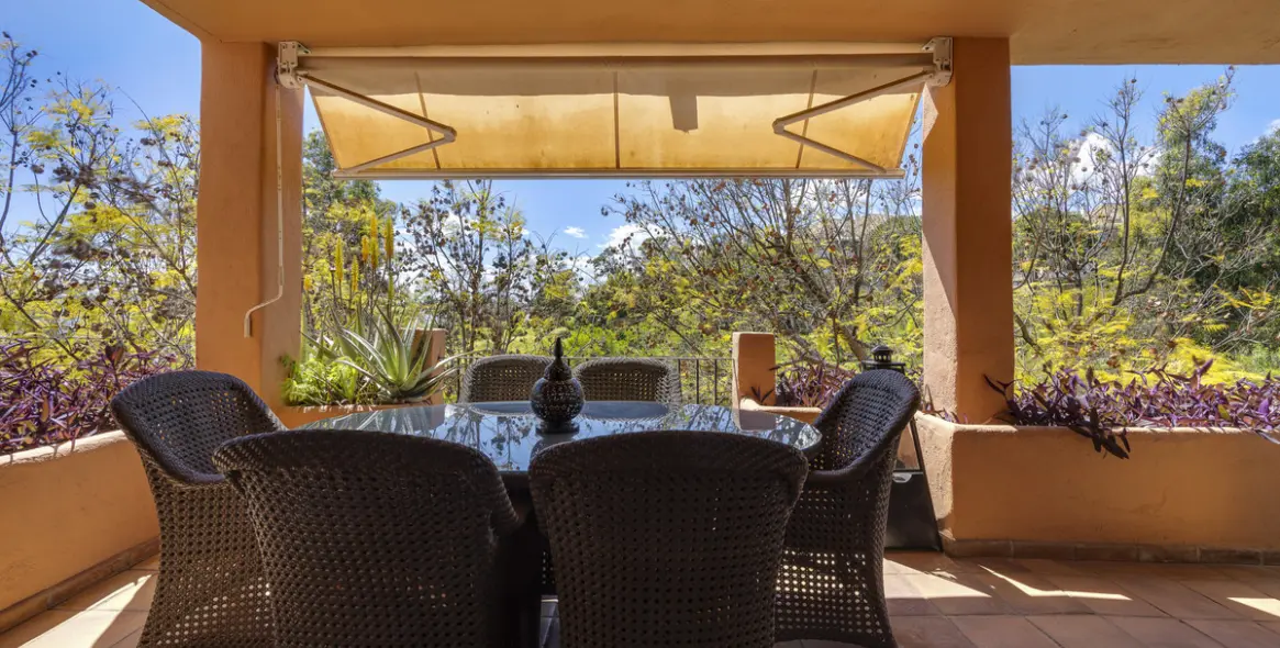 Venta de apartamento en planta media en Marbella 6