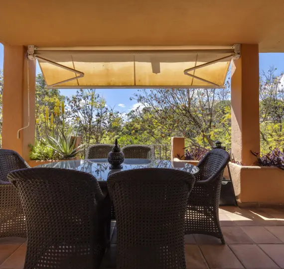 Продажа апартаментов на среднем этаже в Marbella