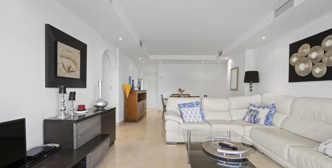 Venta de apartamento en planta media en Marbella 10