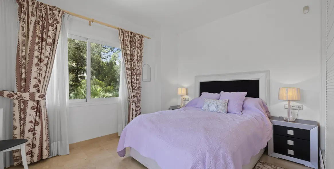 Venta de apartamento en planta media en Marbella 13