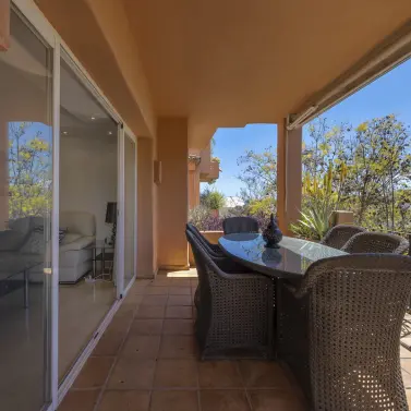 Venta de apartamento en planta media en Marbella