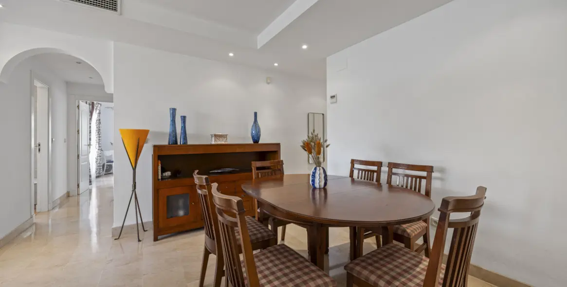 Venta de apartamento en planta media en Marbella 10