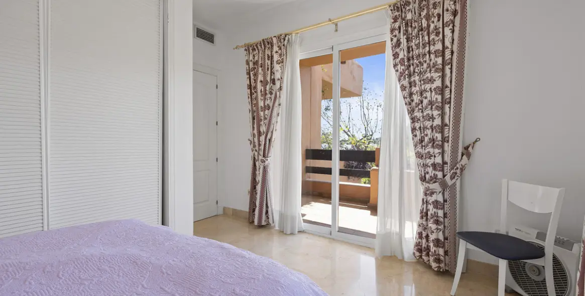Venta de apartamento en planta media en Marbella 13