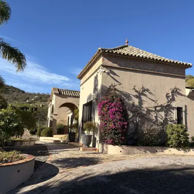 Продажа  отдельно стоящей виллы в Monda