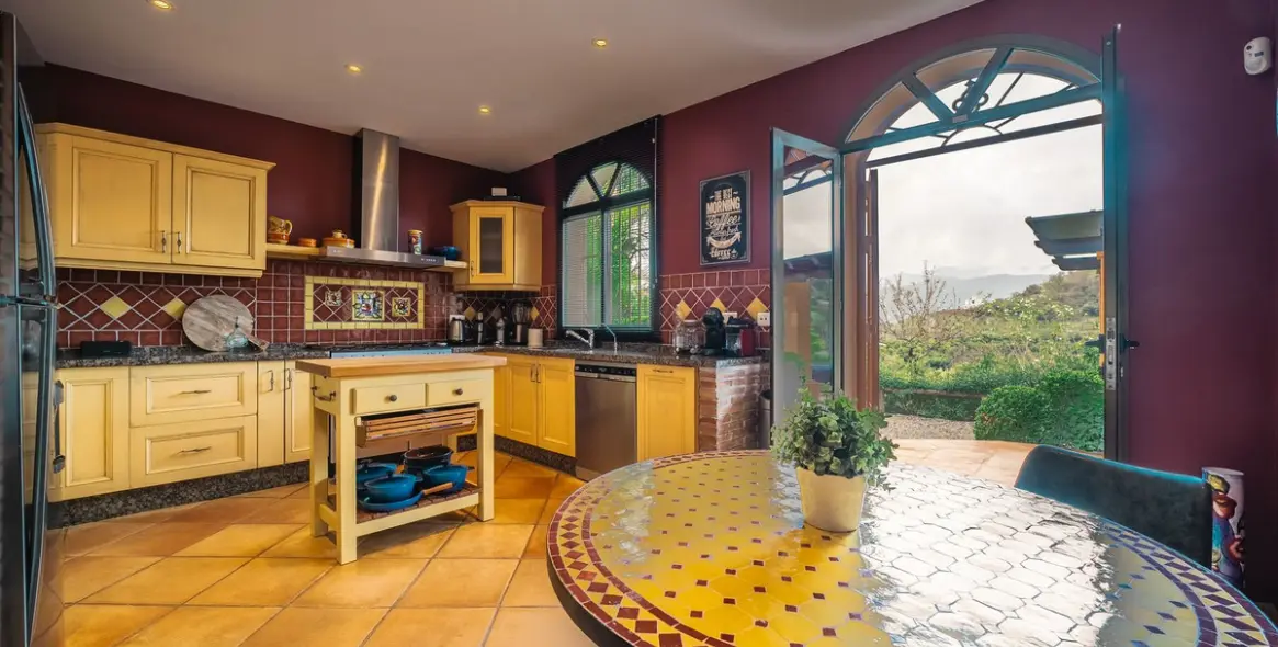 Sale of detached villa in Monda 8