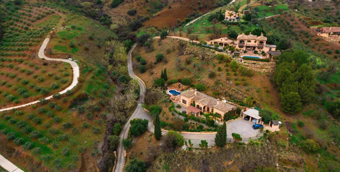 Sale of detached villa in Monda 10