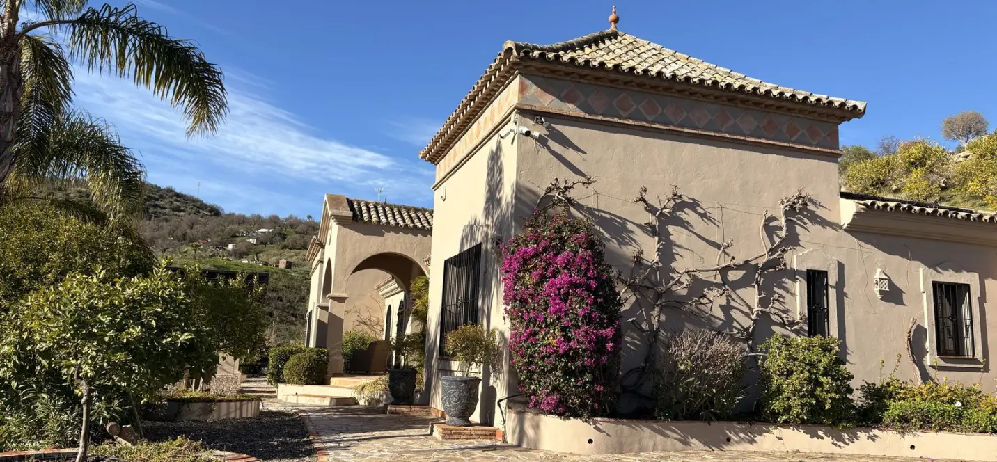 Sale of detached villa in Monda 2