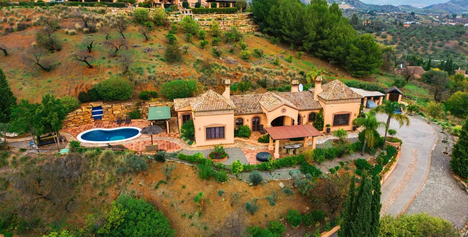 Sale of detached villa in Monda 16