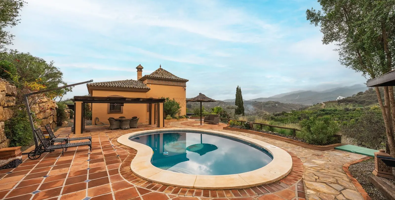 Sale of detached villa in Monda 22