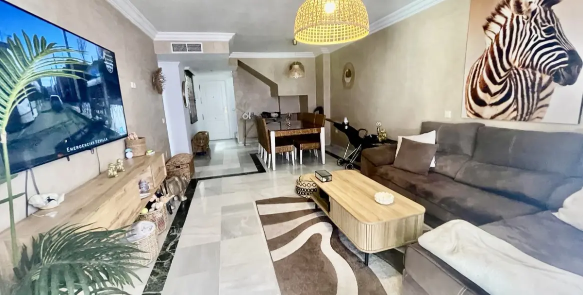 Sale of middle floor apartment in The Golden Mile 2