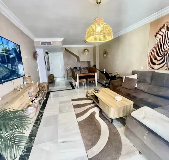 Продажа апартаментов на среднем этаже в The Golden Mile