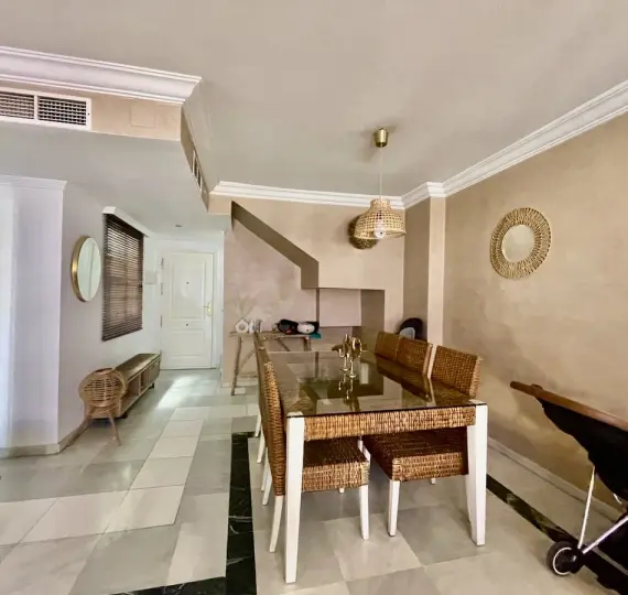 Продажа апартаментов на среднем этаже в The Golden Mile