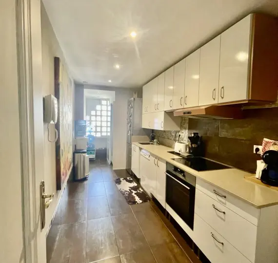 Продажа апартаментов на среднем этаже в The Golden Mile