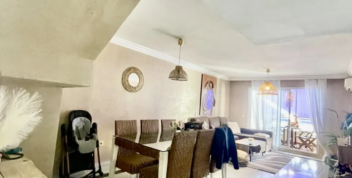 Sale of middle floor apartment in The Golden Mile 6