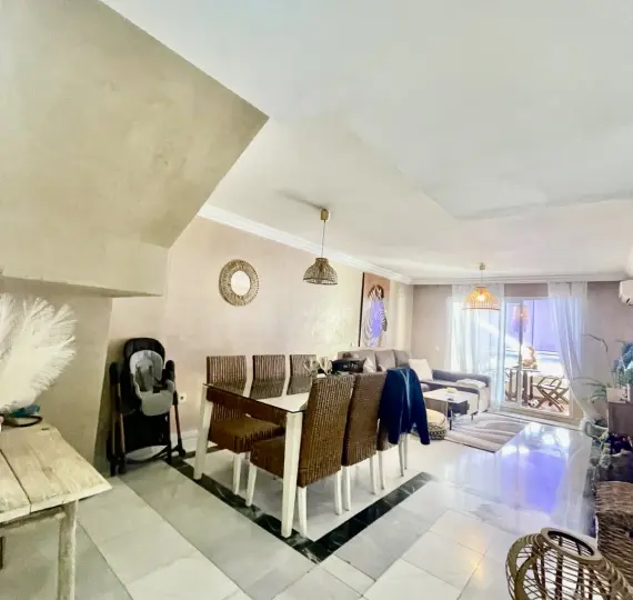 Продажа апартаментов на среднем этаже в The Golden Mile