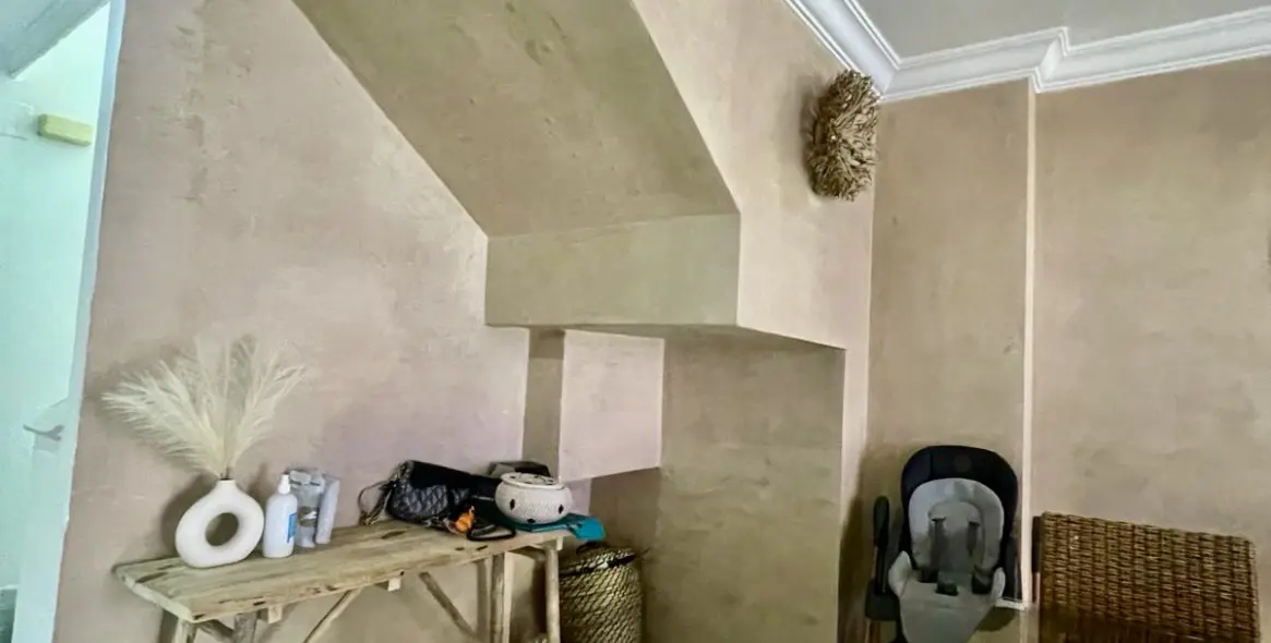 Sale of middle floor apartment in The Golden Mile 7