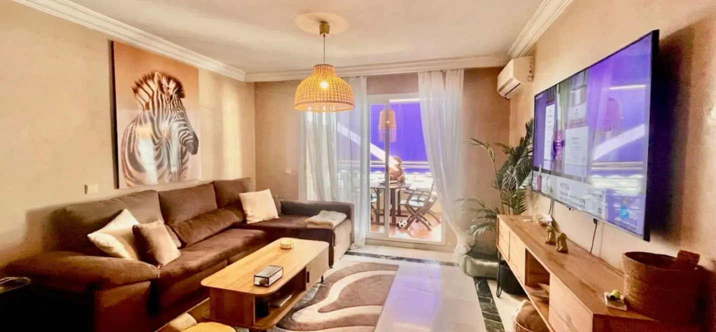 Sale of middle floor apartment in The Golden Mile 0